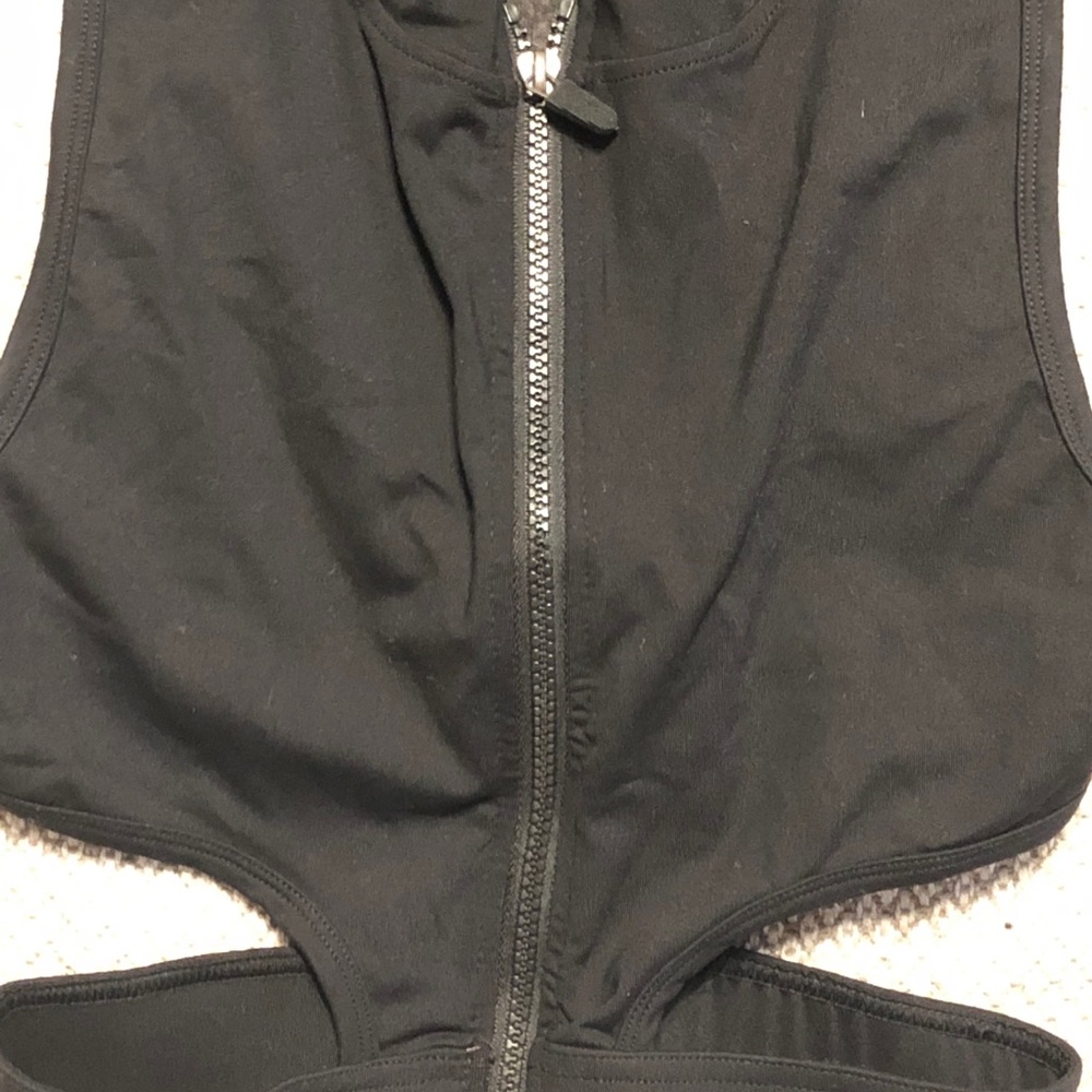 ๐ฏโโ๏ธ LADIES ZIP TOP ๐ฏโโ๏ธ - Picture 5 of 5
